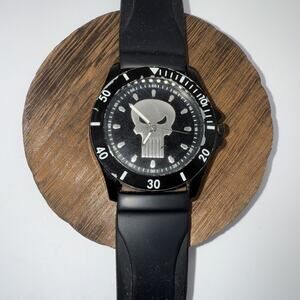 Marvel Punisher Watch 45mm Black Skull‎ Logo Rubber Band Quartz New Battery